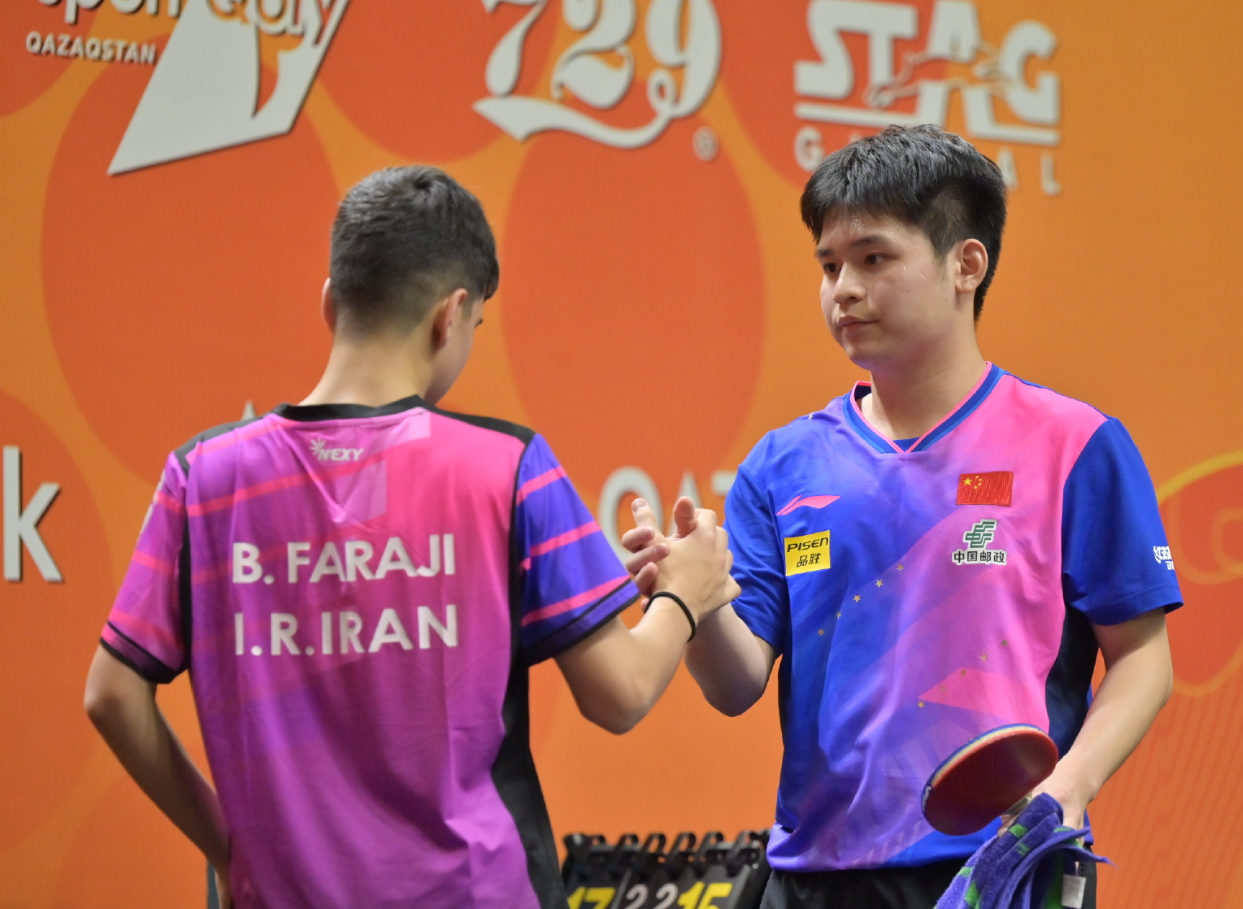 吴晙诚很好, 两人都是球, 是伊朗小组 吴晙诚很好, 两人都是球, 是伊朗小组